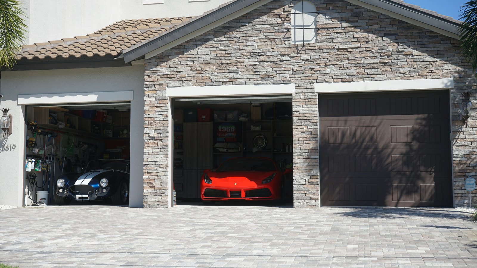 Plank garage door style